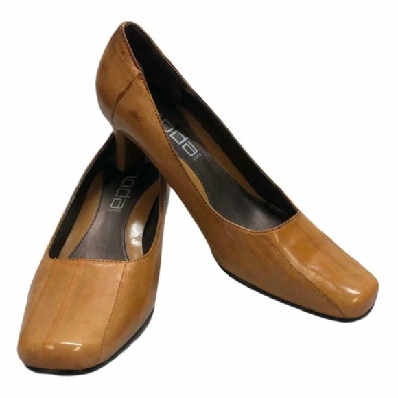 Moda Spana Womens Shoe 5M Kitten Heel Square Toe B
